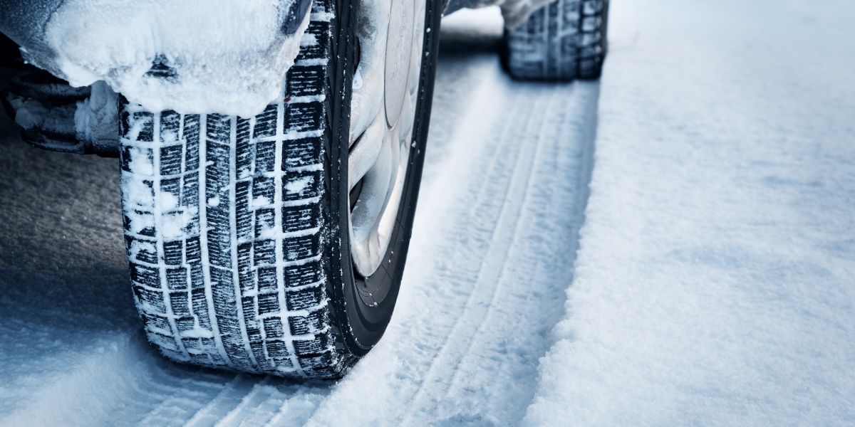 How to drive in the snow or over ice